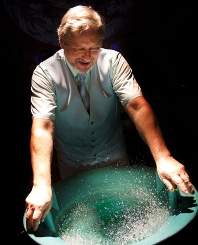 Toto je jediný svět, který jsme dostali, v&nbsp;této chvíli, v&nbsp;tomto osudu, v&nbsp;tomto životě...